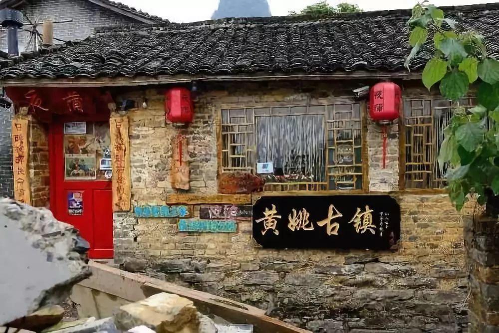 重庆高新区虎溪街道:笔墨喜迎新气象 春联融洽街道情